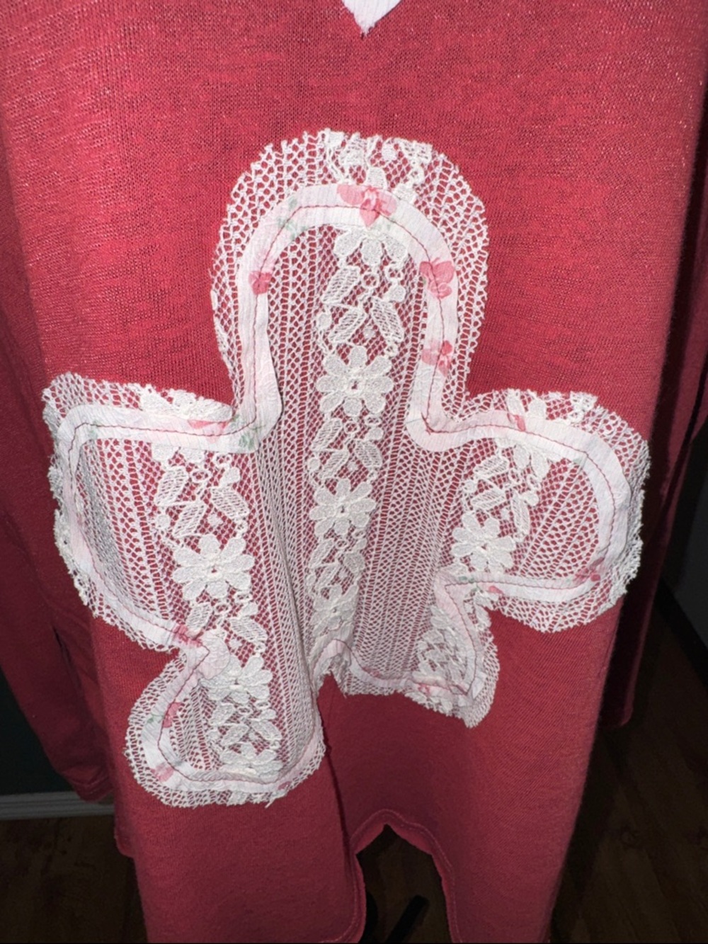 NWOT POL Coral Pink V-Neck Tunic with Lace Appliqué Sz M - Picture 5 of 8